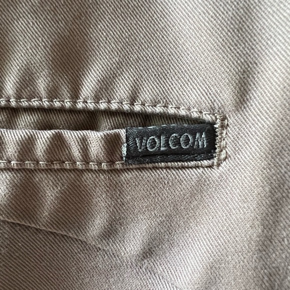 Volcom Men’s Shorts - Picture 4 of 5